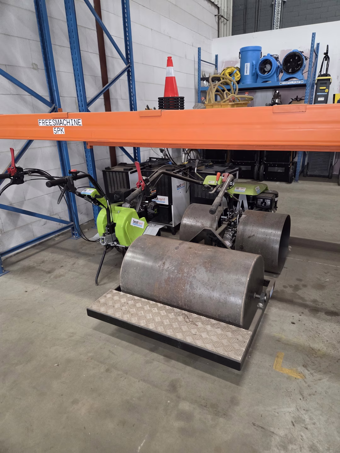 Freesmachine met gazonwel motor