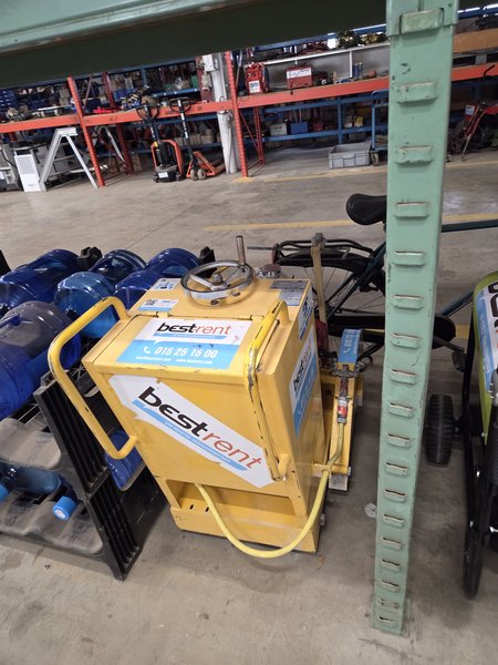 Betonvloerzaagmachine met zaagdiepte tot 19cm